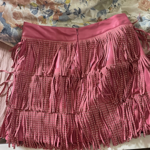 Hey there cowboy fringe skirt! Size large but can definitely fit a medium😊 - Picture 2 of 3